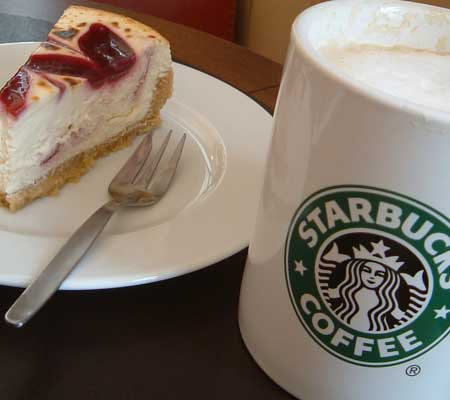 Raspberry-Cheese-Cake with Vanilla Café-Latte by Starbucks